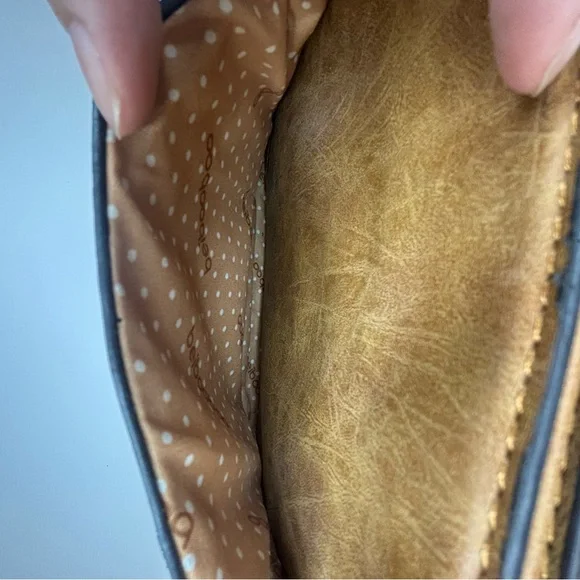 BEI BAO BAO Tom Clovers Brown Faux Leather Tassel Shoulder Bag - Picture 5 of 9